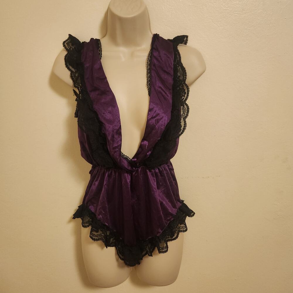 Vintage Nightie One piece snap crotch size Medium